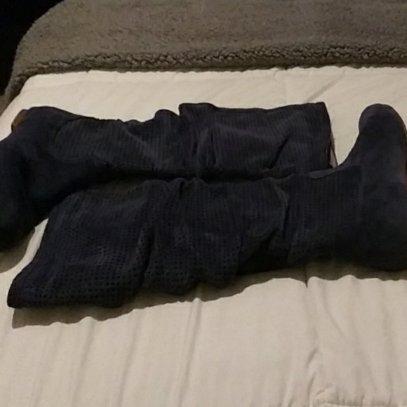 Boots - Picture 3 of 3